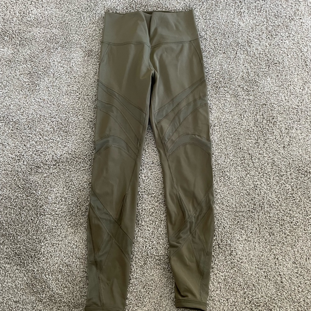 Lululemon size 8 ankle length leggings